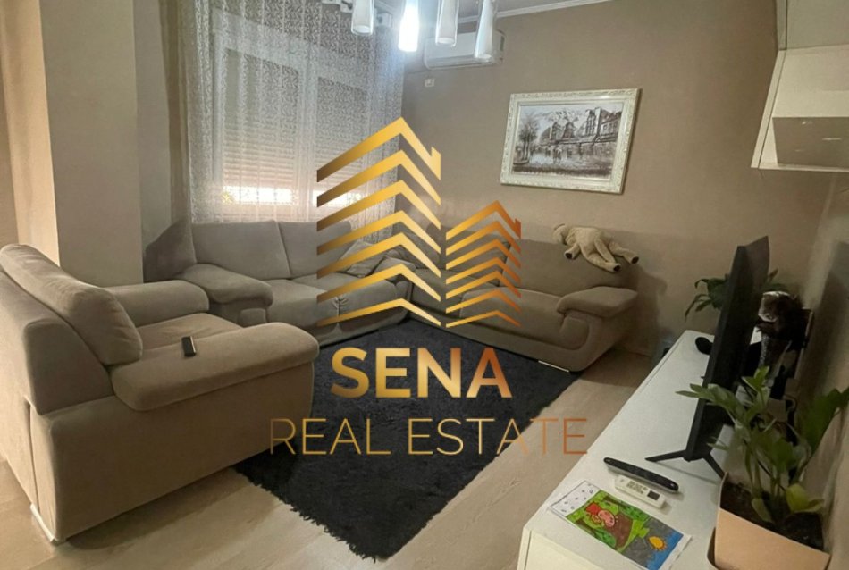 Tirane, jepet me qera apartament 3+1+Ballkon Kati 7, 135 m² 800 € (Rruga Tre Dëshmorët)