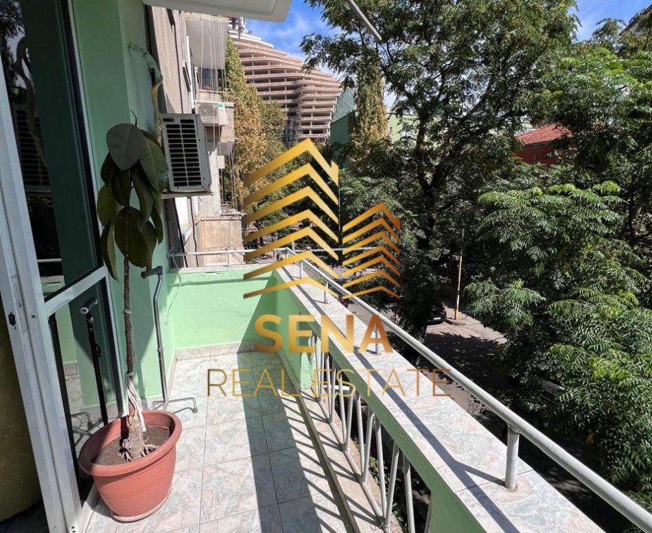 Tirane, jepet me qera apartament 1+1+Ballkon Kati 3, 62 m² 500 € (Stadiumi Dinamo)