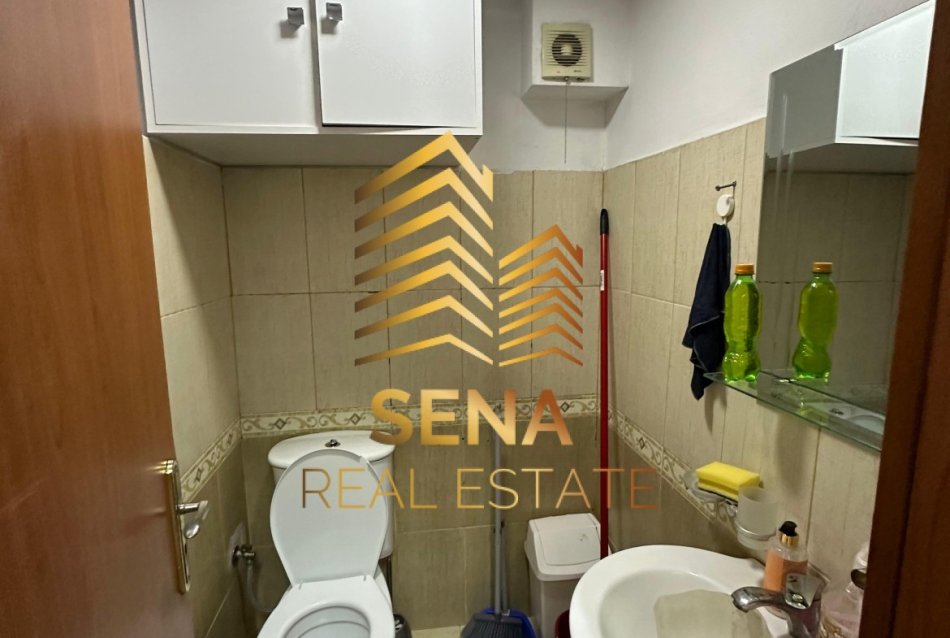 Tirane, jepet me qera ambjent biznesi Kati 0, 100 m² 850 € (Brryli)