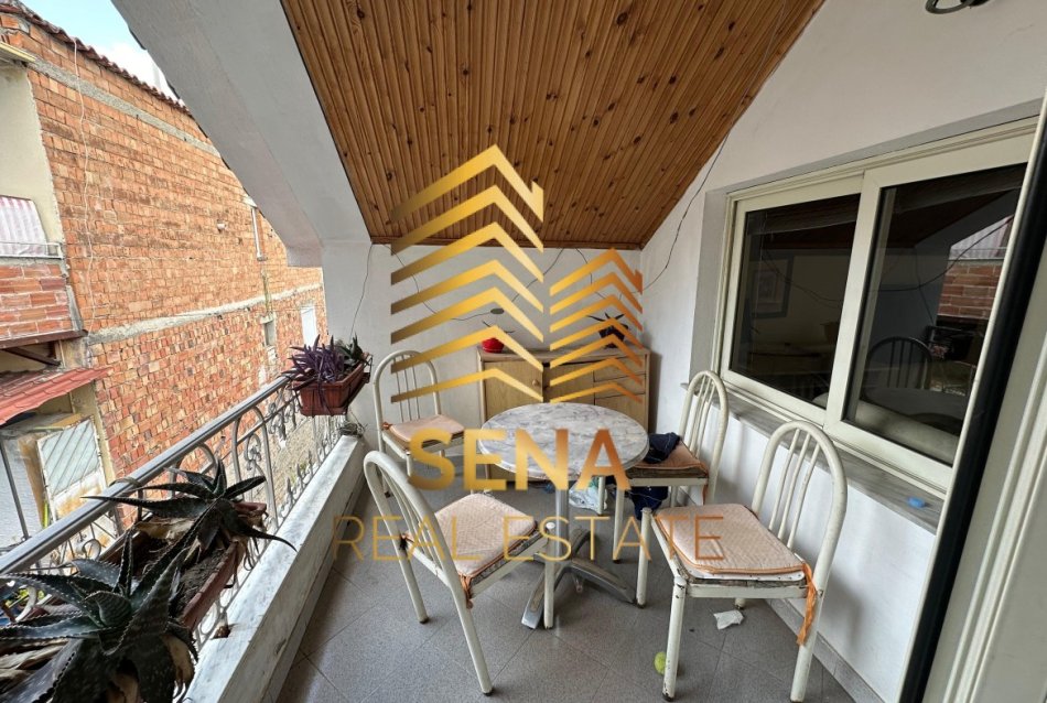 Tirane, jepet me qera apartament 3+1+Aneks+Ballkon Kati 2, 150 m² 650 € (Brryli - Rruga Arkitekt Kasemi)