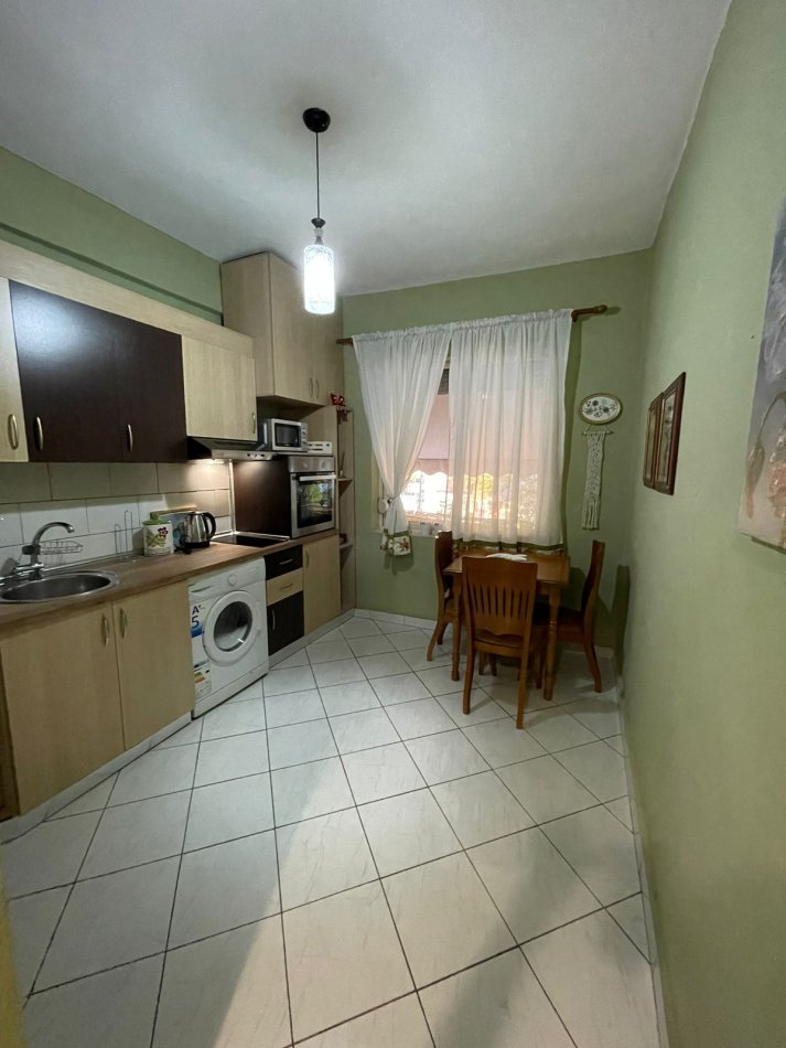 Tirane, jepet me qera apartament 1+1+Ballkon Kati 2, 70 m² 630 € (Bulevardi i ri)