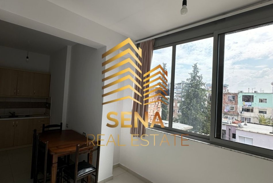 Tirane, jepet me qera apartament 2+1+Ballkon Kati 5, 100 m² 550 € (Rruga e Elbasanit)