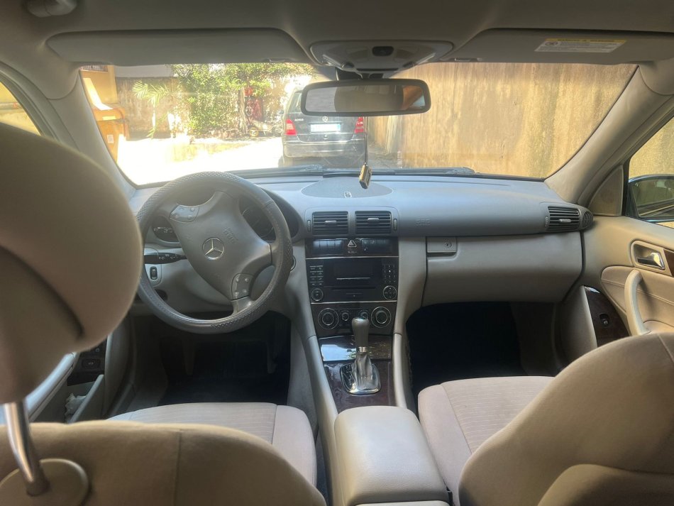Tirane, shitet makine Mercedez Benz Nafte, e zeze automatik Kondicioner 290.000 km 4.500 €