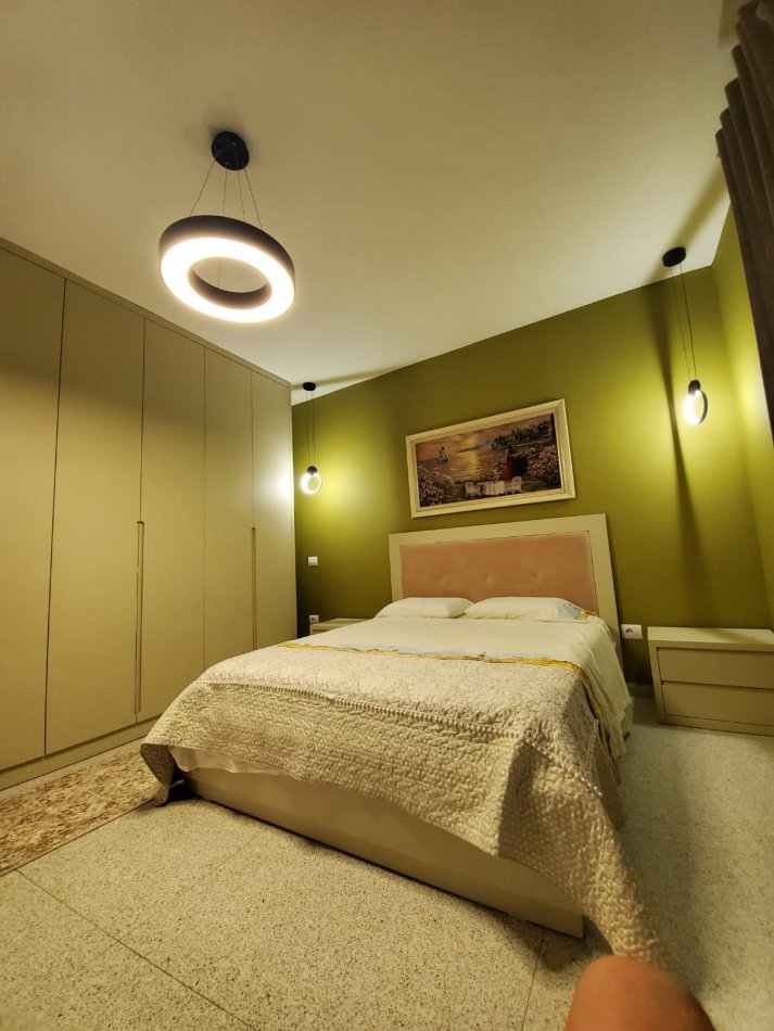 Tirane, jepet me qera apartament 2+1+Aneks+Ballkon Kati 5, 111 m² 800 € (Rruga e Dibrës pranë Vila Gold)