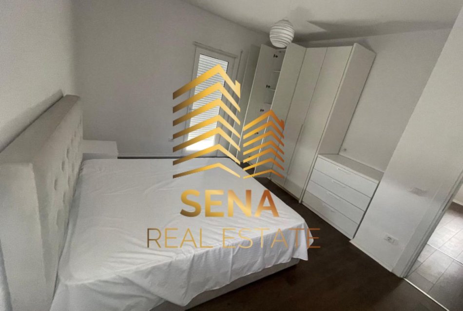 Tirane, jepet me qera apartament 3+1+Ballkon Kati 7, 116 m² 500 € (Rruga Nënë Tereza)