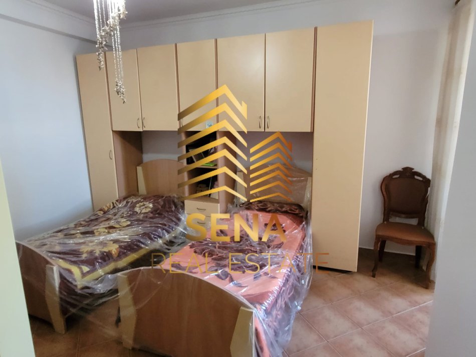 Tirane, jepet me qera apartament 3+1+Aneks+Ballkon Kati 6, 110 m² 500 € (Rruga Hajredin Shtino)