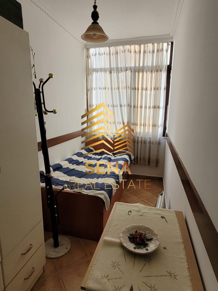 Tirane, jepet me qera apartament 3+1+Aneks+Ballkon Kati 6, 110 m² 500 € (Rruga Hajredin Shtino)