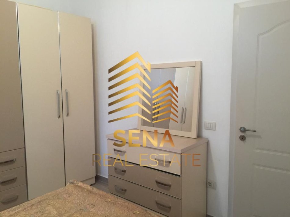Tirane, jepet me qera apartament 1+1 Kati 1, 70 m² 300 € (Rruga Sabaudin Gabrani)