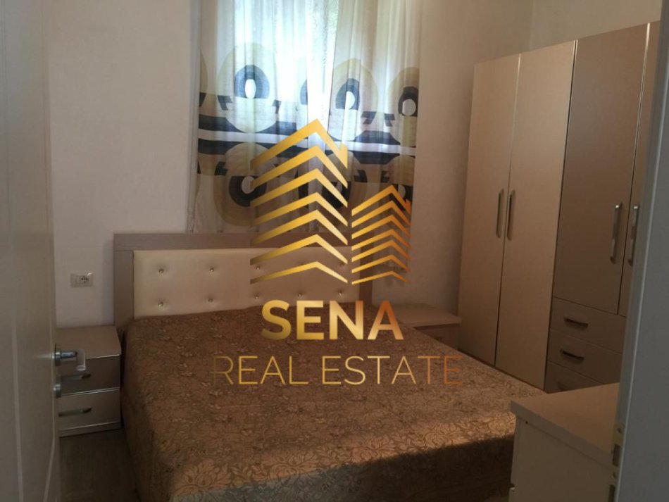 Tirane, jepet me qera apartament 1+1 Kati 1, 70 m² 300 € (Rruga Sabaudin Gabrani)