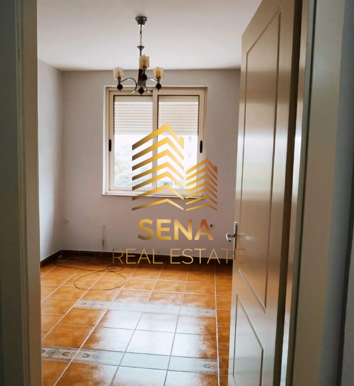 Tirane, jepet me qera apartament 1+1 Kati 2, 50 m² 410 € (Rruga Muhamet Gjollesha)