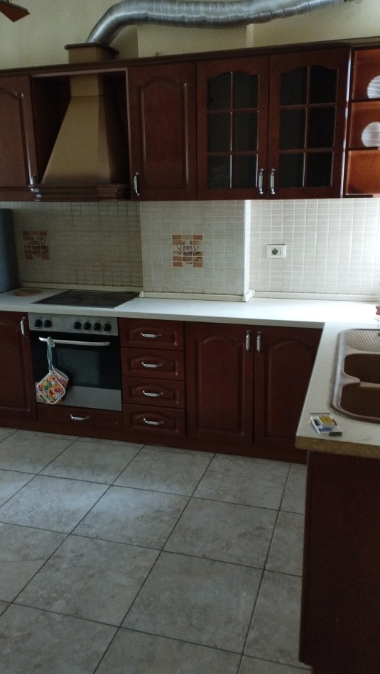 Tirane, jepet me qera apartament 2+1 Kati 5, 84 m² 400 € (Spitali Hygeia , Terminali i autobuzave)