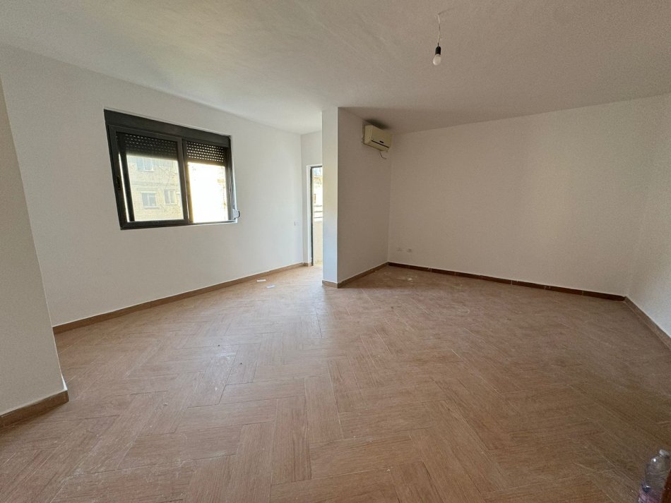 Durres, shitet apartament Kati 3, 130 m² 115.000 € (Ish rajoni, Lagja 5