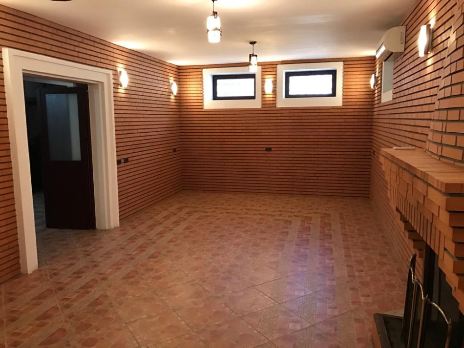 Tirane, shitet Vile , 610 m²,415 m2 truall, 4.000.000 € (KOPSHTI BOTANIK),TIRANE