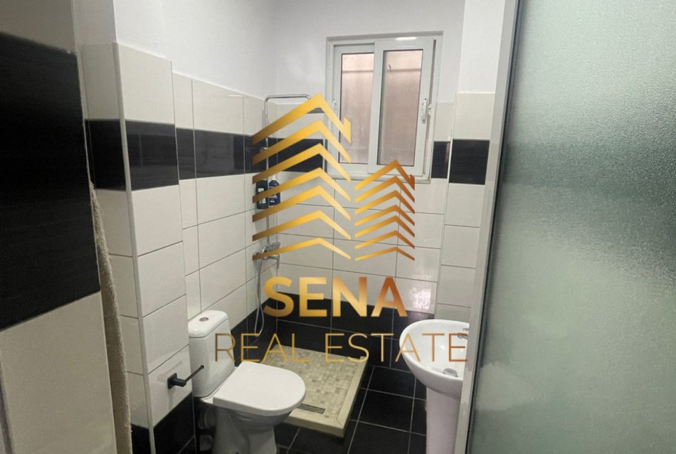 Tirane, jepet me qera apartament 1+1 Kati 1, 65 m² 450 € (Rruga 5 Maji)