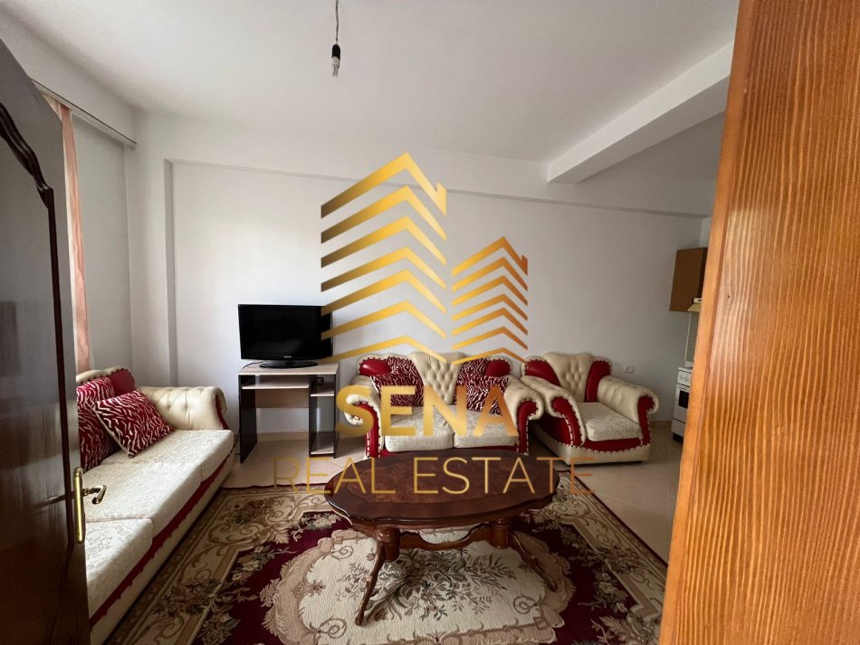 Tirane, jepet me qera apartament 1+1 Kati 1, 65 m² 300 € (Vilat Gjermane)