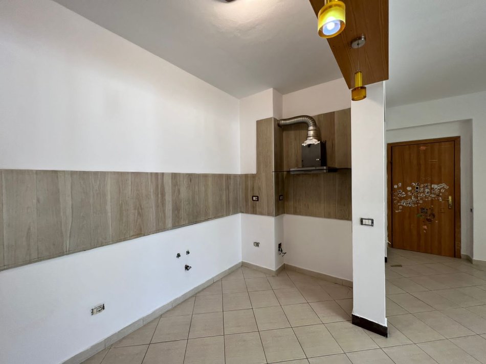 Tirane, shes 2+1 Kati 12, 117 m² 170.000 € (Rruga e kavajes)