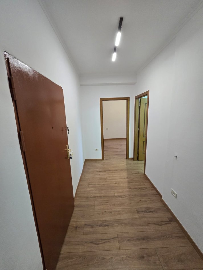 Tirane, shitet apartament 1+1 Kati 5, 90.000 € (Rruga Dibres)