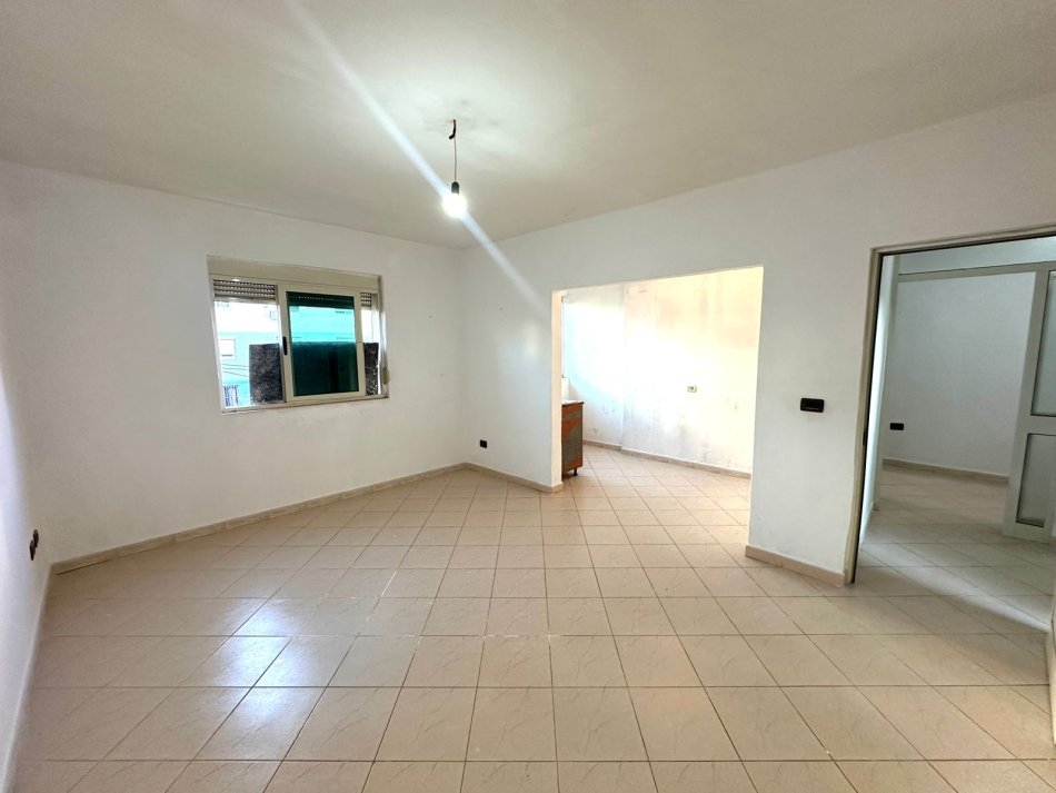 Durres, shitet apartament 1+1 Kati 2, 65 m² 65.000 € (Te stadiumi)