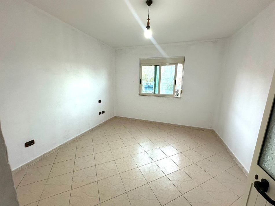 Durres, shitet apartament 1+1 Kati 2, 65 m² 65.000 € (Te stadiumi)