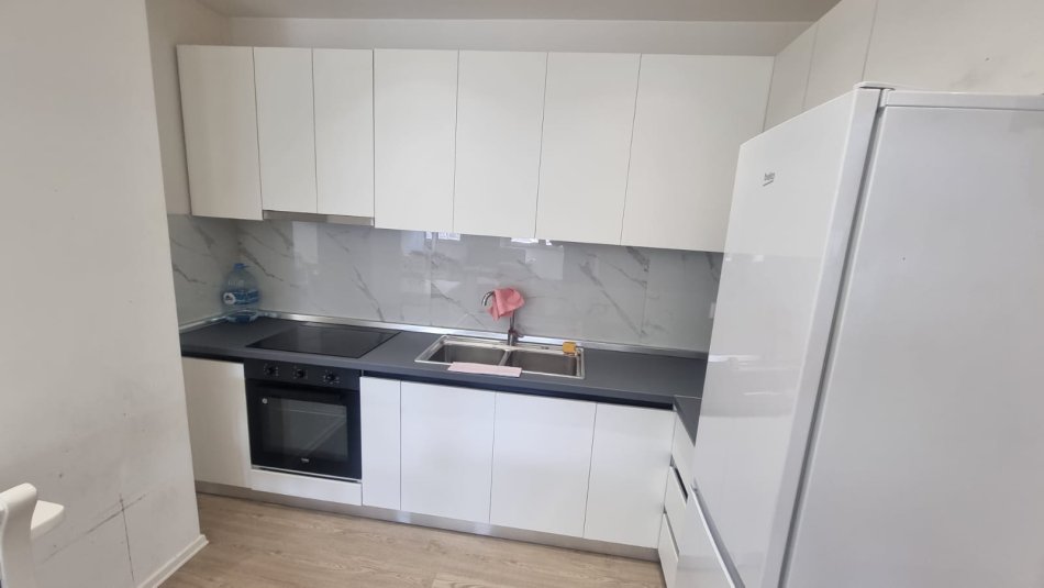 Tirane, jepet me qera apartament 2+1+Ballkon Kati 7, 92 m² 6.000 € (Ali Demi)