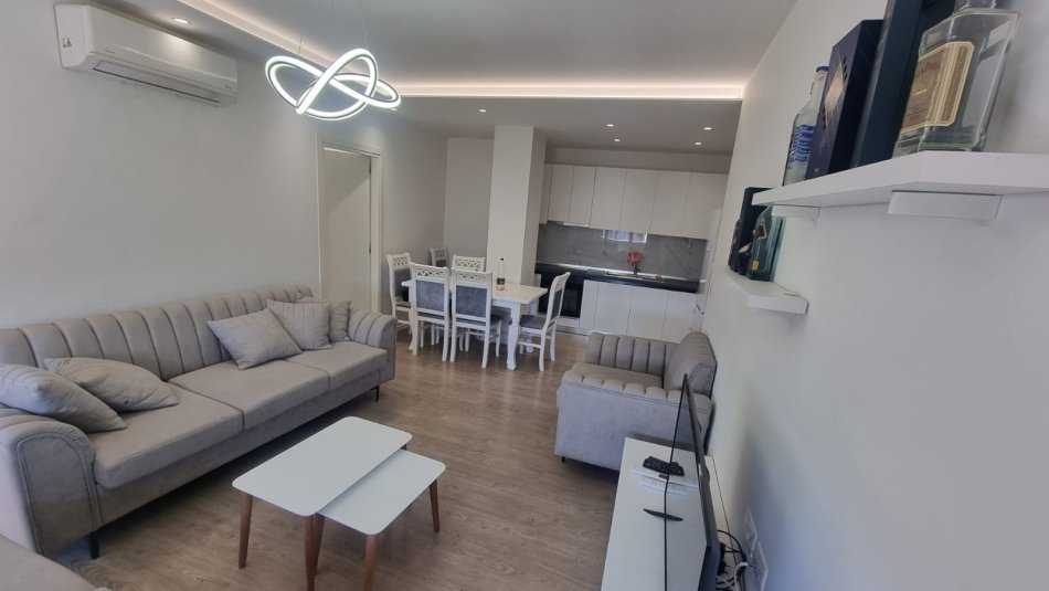 Tirane, jepet me qera apartament 2+1+Ballkon Kati 7, 92 m² 6.000 € (Ali Demi)