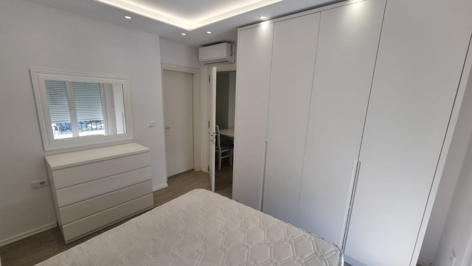 Tirane, jepet me qera apartament 2+1+Ballkon Kati 7, 92 m² 6.000 € (Ali Demi)