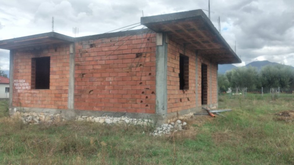 Tirane, shitet shtepi 1 katëshe,siperfaqe ndërtimi  87 m2+1000 m2 tokë,çmimi= 100.000 € (Rruga AZEM HAJDARI,KAMEZ)