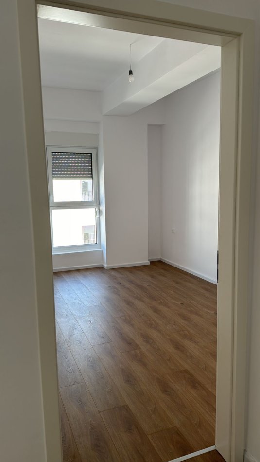 Tirane, shitet 2+1+Aneks+Rruga e Barrikadave.  Siperfaqe 95m2. Cmimi 222.000Euro i diskutueshem..
