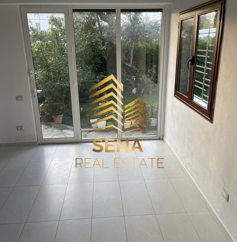 Tirane, jepet me qera Vile 3+1+Ballkon Kati 2, 250 m² 900 € (Rruga Fuat Toptani)