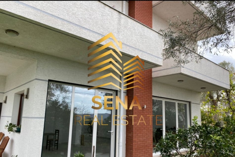 Tirane, jepet me qera Vile 3+1+Ballkon Kati 2, 250 m² 900 € (Rruga Fuat Toptani)
