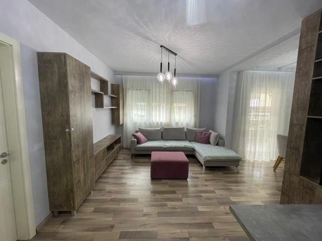 Tirane, shes apartament 1+1+Ballkon Kati 5, 68 m² 75.000 € (Fresk)