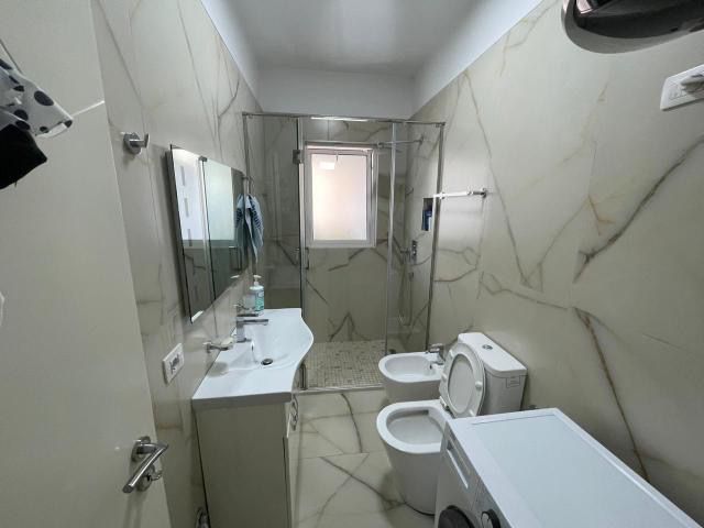 Tirane, shes apartament 1+1+Ballkon Kati 5, 68 m² 75.000 € (Fresk)