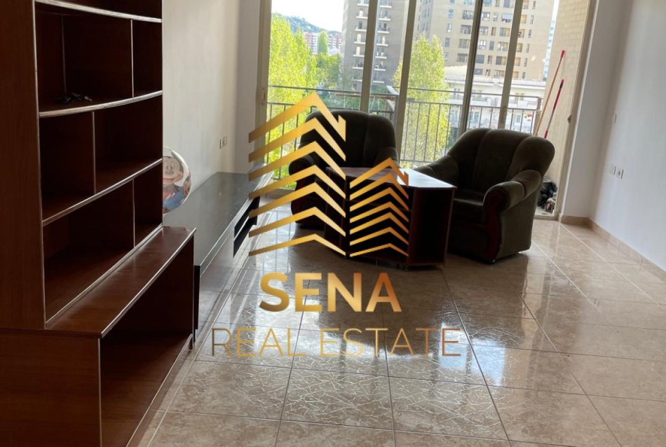 Tirane, jepet me qera apartament 2+1 Kati 3, 95 m² 450 € (Prane bar Deja Vu)