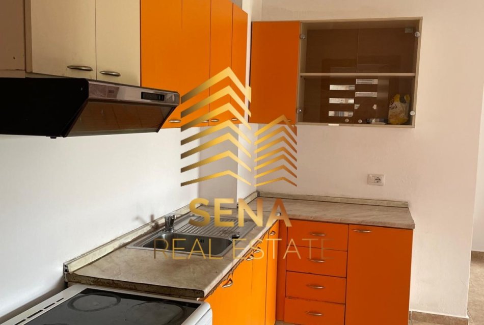 Tirane, jepet me qera apartament 2+1 Kati 3, 95 m² 450 € (Prane bar Deja Vu)