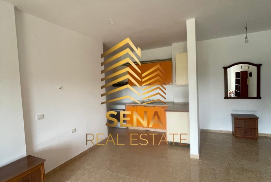 Tirane, jepet me qera apartament 2+1 Kati 3, 95 m² 450 € (Prane bar Deja Vu)