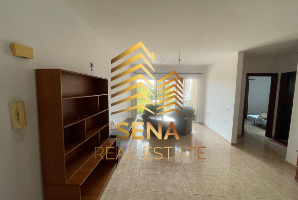 Tirane, jepet me qera apartament 2+1 Kati 3, 95 m² 450 € (Prane bar Deja Vu)