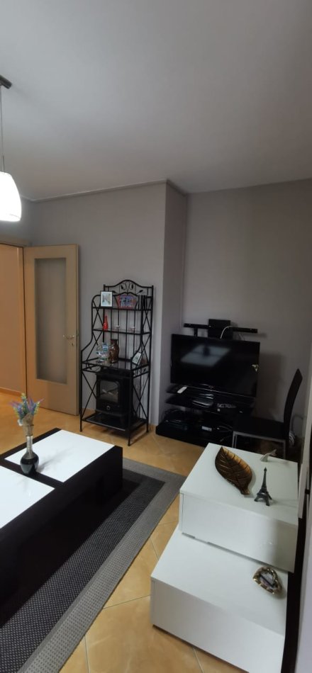 Tirane, jepet me qera apartament 1+1+Aneks+Ballkon Kati 5, 110 m² 600 € 