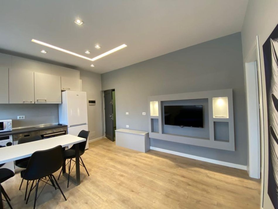 Tirane, jepet me qera apartament 1+1 ,Kati 2, 500 €uro/muaj (21 Square, perballe konvikteve te inxhinierise ),Tirane