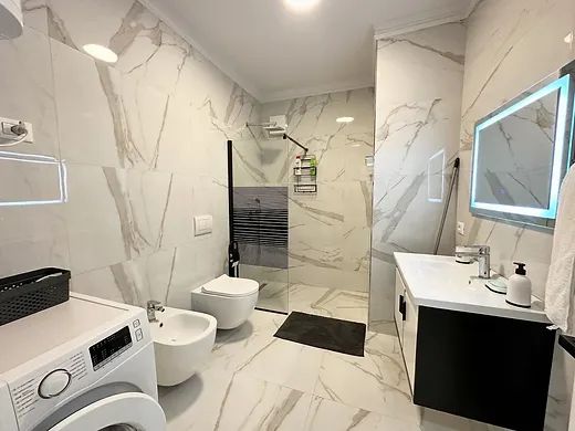 Tirane, jepet me qera apartament 2+1+Ballkon Kati 8, 91 m² 900 € (Komuna e Parisist)