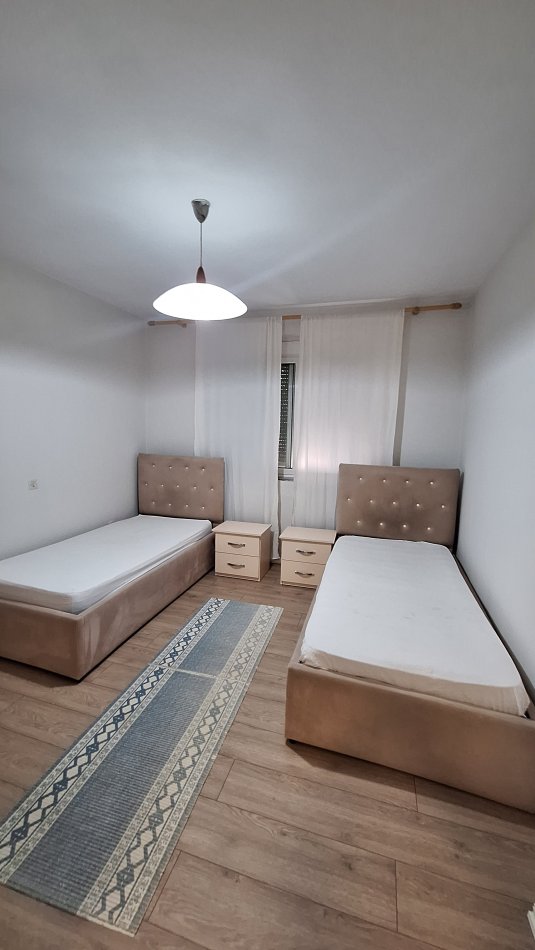 Tirane, jepet me qera apartament 3+1 Kati 2, 100 m² 600 € (Xhamlliku, Njësia Bashkiake Nr. 3, Tirana, Tirane)