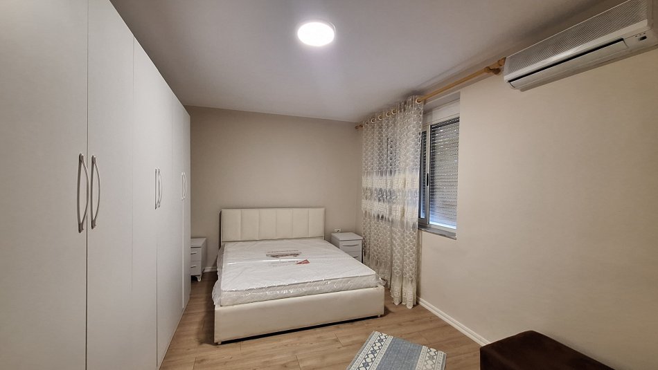 Tirane, jepet me qera apartament 3+1 Kati 2, 100 m² 600 € (Xhamlliku, Njësia Bashkiake Nr. 3, Tirana, Tirane)