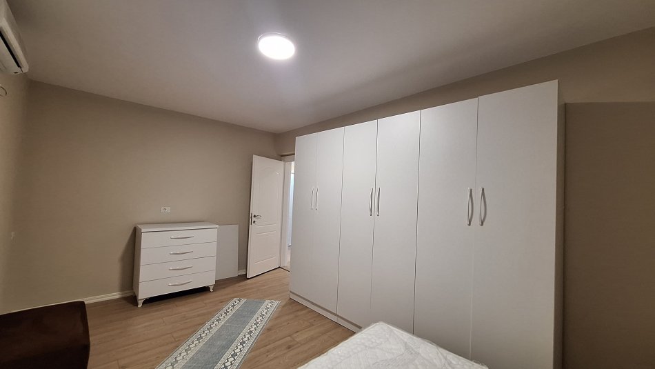 Tirane, jepet me qera apartament 3+1 Kati 2, 100 m² 600 € (Xhamlliku, Njësia Bashkiake Nr. 3, Tirana, Tirane)