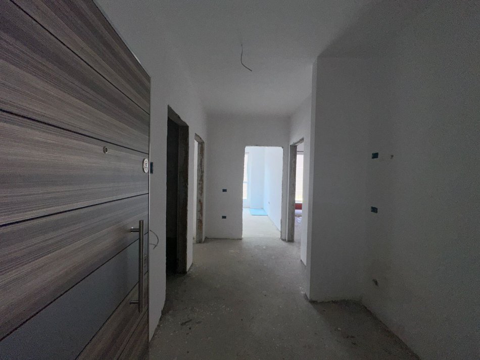 Tirane, shitet apartament 2+1 Kati 1, 106 m² 174.700 € (Fillimi i Stacionit te Trenit)