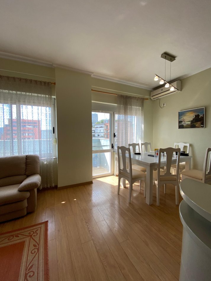 Tirane, jepet me qera apartament 2+1+2, Kati 7, 100 m² 750 € (PAZARI I RI, SHESHI AVNI RUSTEMI)