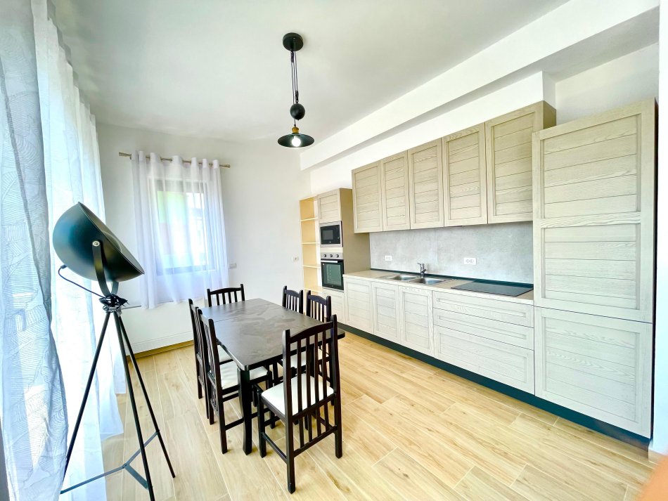 Kodra e Diellit, qira apartament 3+1+2, 800 €