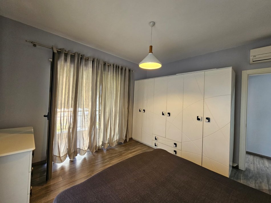 Tirane, jepet me qera apartament 3+1+Aneks+Ballkon Kati 7, 133 m² 1.000 € (Rruga e Kavajës - Kompleksi Deliorgji)