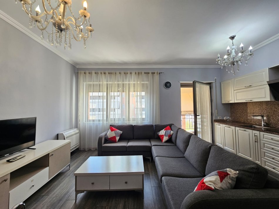Tirane, jepet me qera apartament 3+1+Aneks+Ballkon Kati 7, 133 m² 1.000 € (Rruga e Kavajës - Kompleksi Deliorgji)