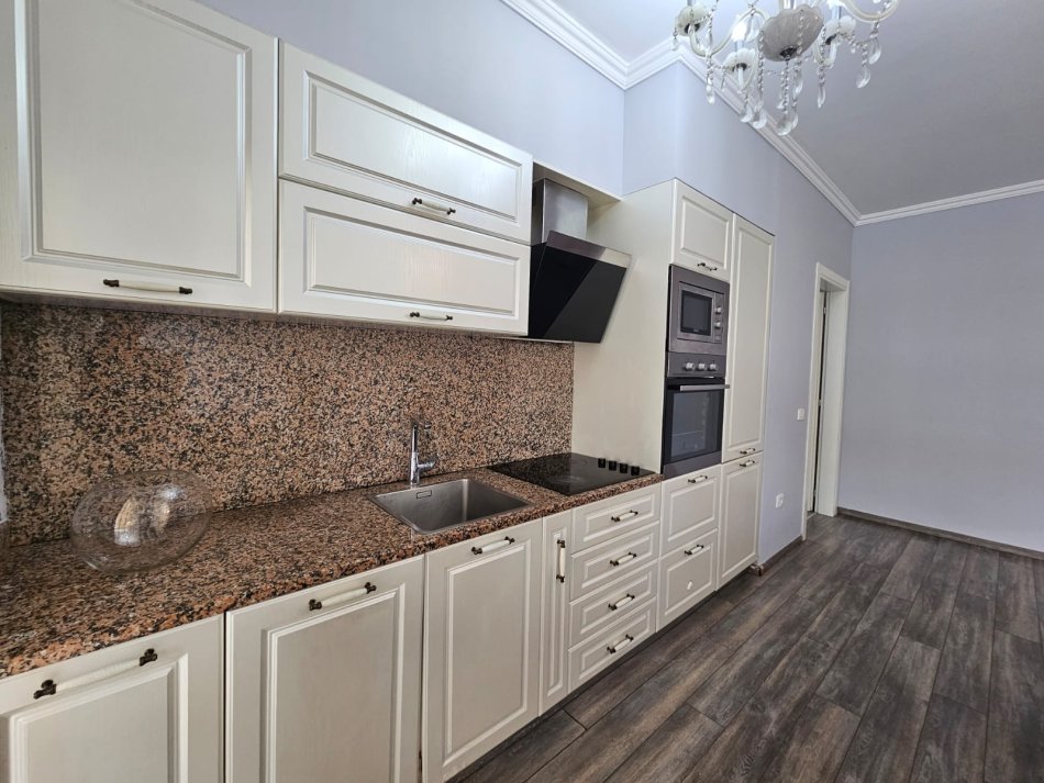Tirane, jepet me qera apartament 3+1+Aneks+Ballkon Kati 7, 133 m² 1.000 € (Rruga e Kavajës - Kompleksi Deliorgji)