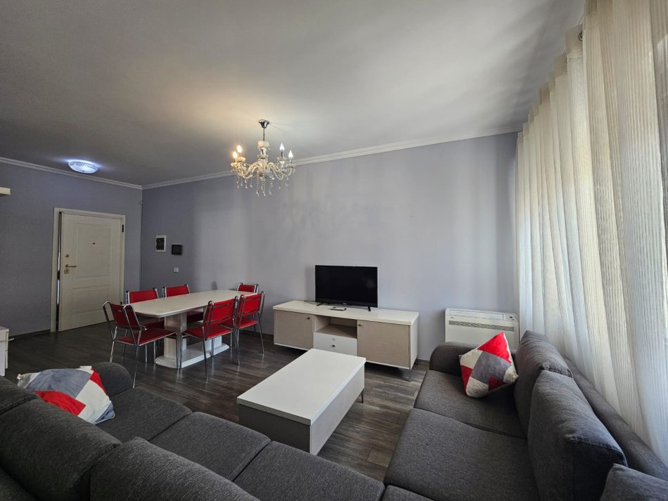 Tirane, jepet me qera apartament 3+1+Aneks+Ballkon Kati 7, 133 m² 1.000 € (Rruga e Kavajës - Kompleksi Deliorgji)