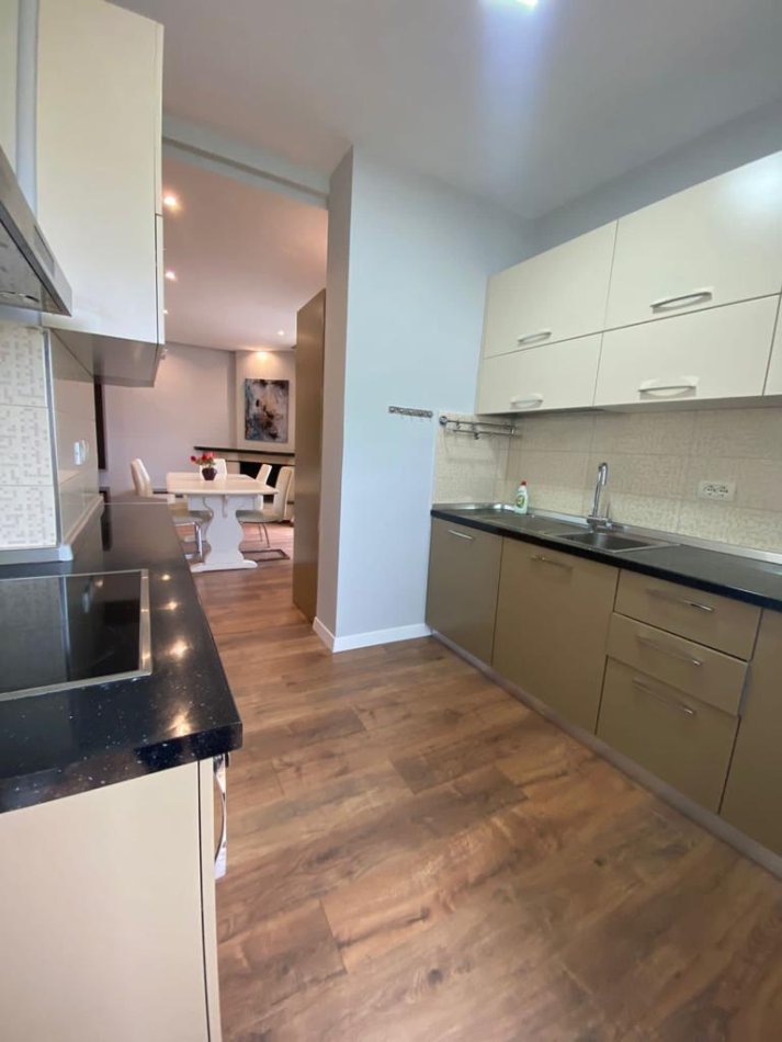 Tirane, jepet me qera apartament 2+1+Aneks+Ballkon Kati 12, 140 m² 990 € (ish-Ekspozita)